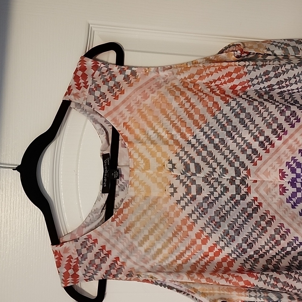 Beautiful flowing top!!! - Picture 2 of 3